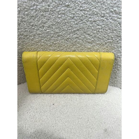 Chanel Chevron Wallet in Yellow Caviar Leather Good Condition Dustbag and Box - Picture 1 of 4